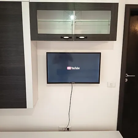 Apartment Elegant Militari Air Conditioning Parking Self Check In Netflix